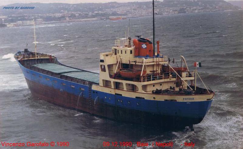 1 - La nave è incagliata - Ship  aground.jpg